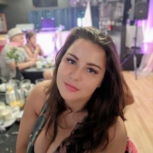 Meet your Posher, Roxanne